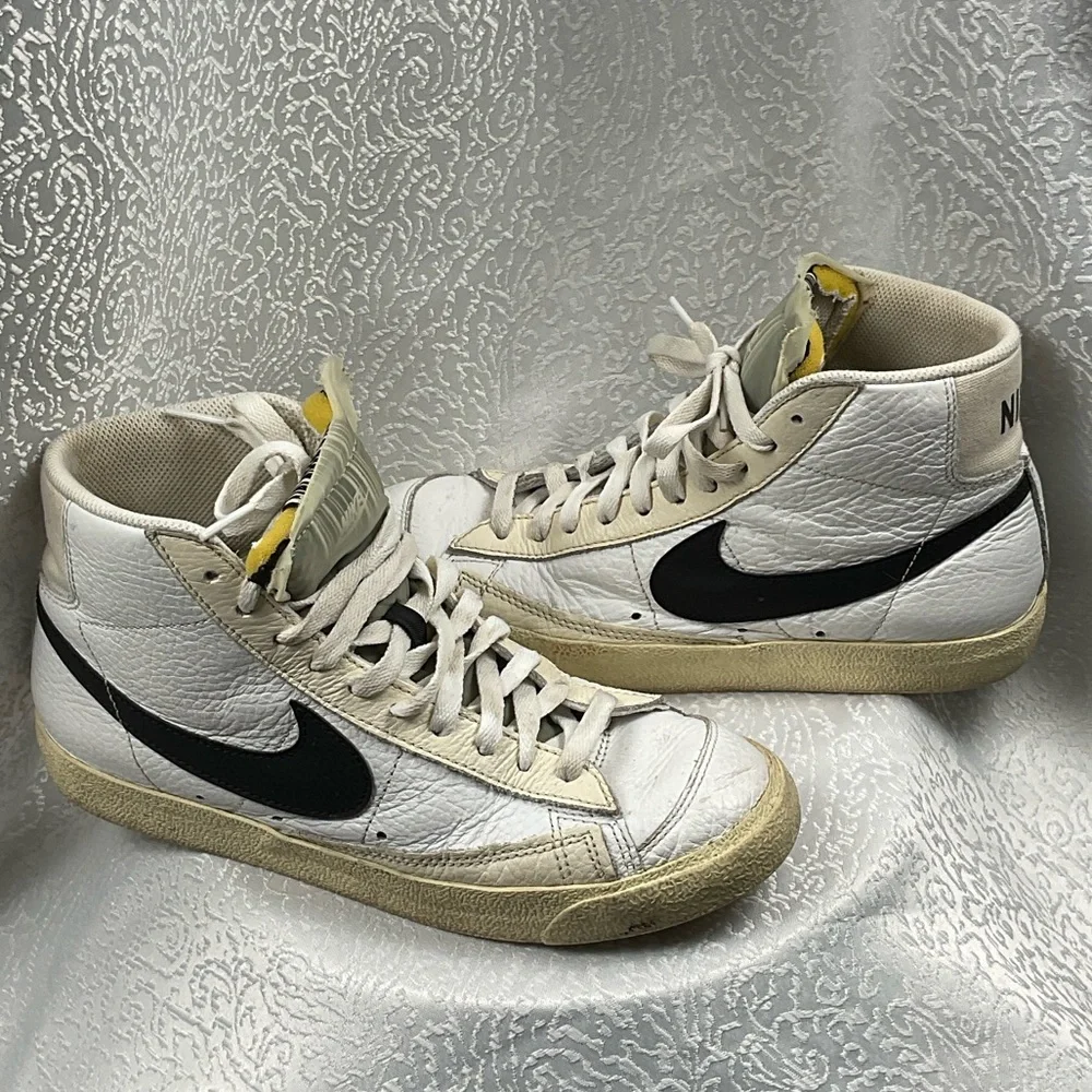 Nike Vintage High-Tops in White‎ and Black